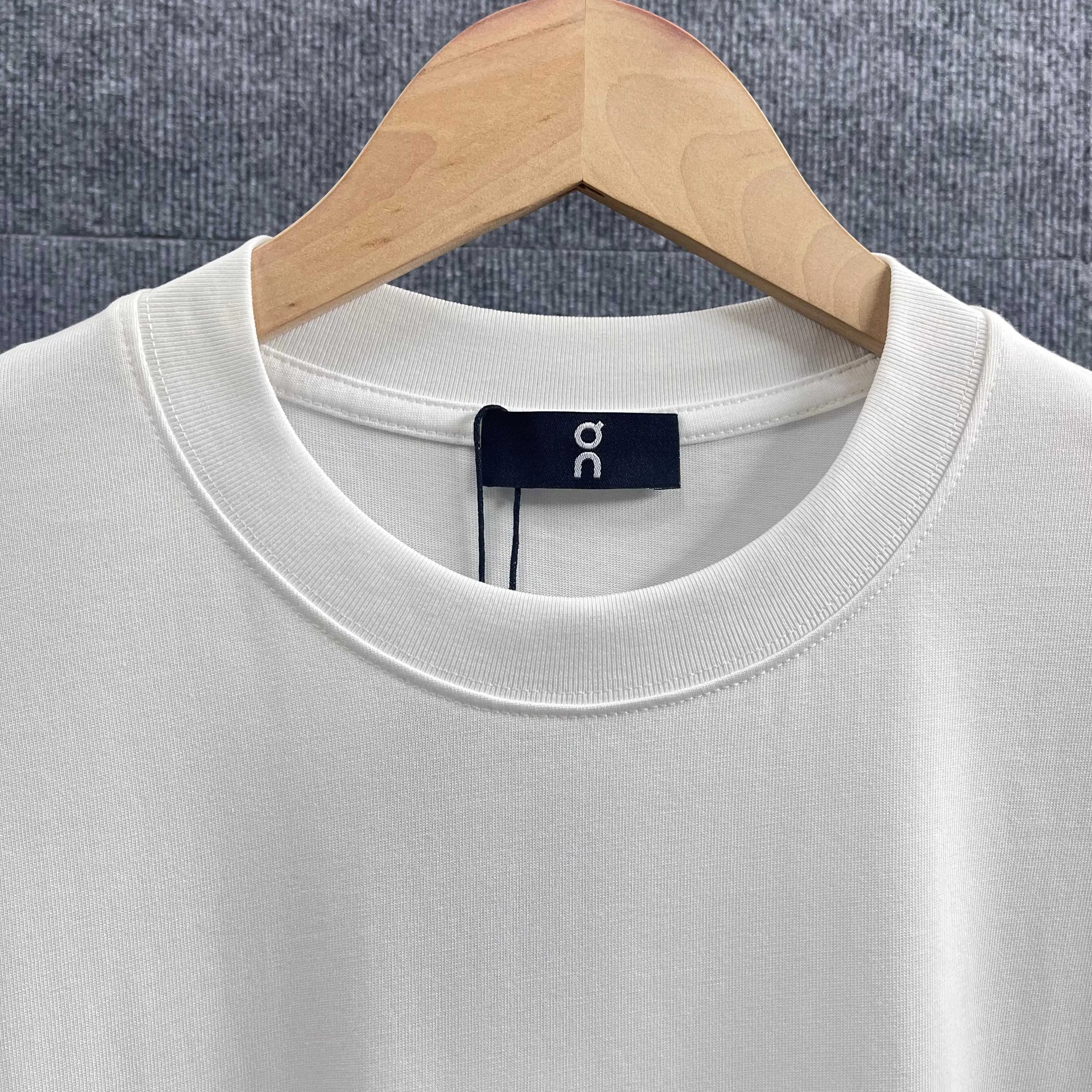 On runni Angpa Series 2026 Spring and Summer New Arrival Classic simple letter totem thick plate logo silicone technology + hot bead technology double yarn custom plain cotton fabric short-sleeved T-shirt men and women Same Style Color: Black White Wine Red Size: S (90-130 pounds) M (120-150 pounds) L (140-165 pounds) XL (160-180 pounds) XXL (180 pounds)